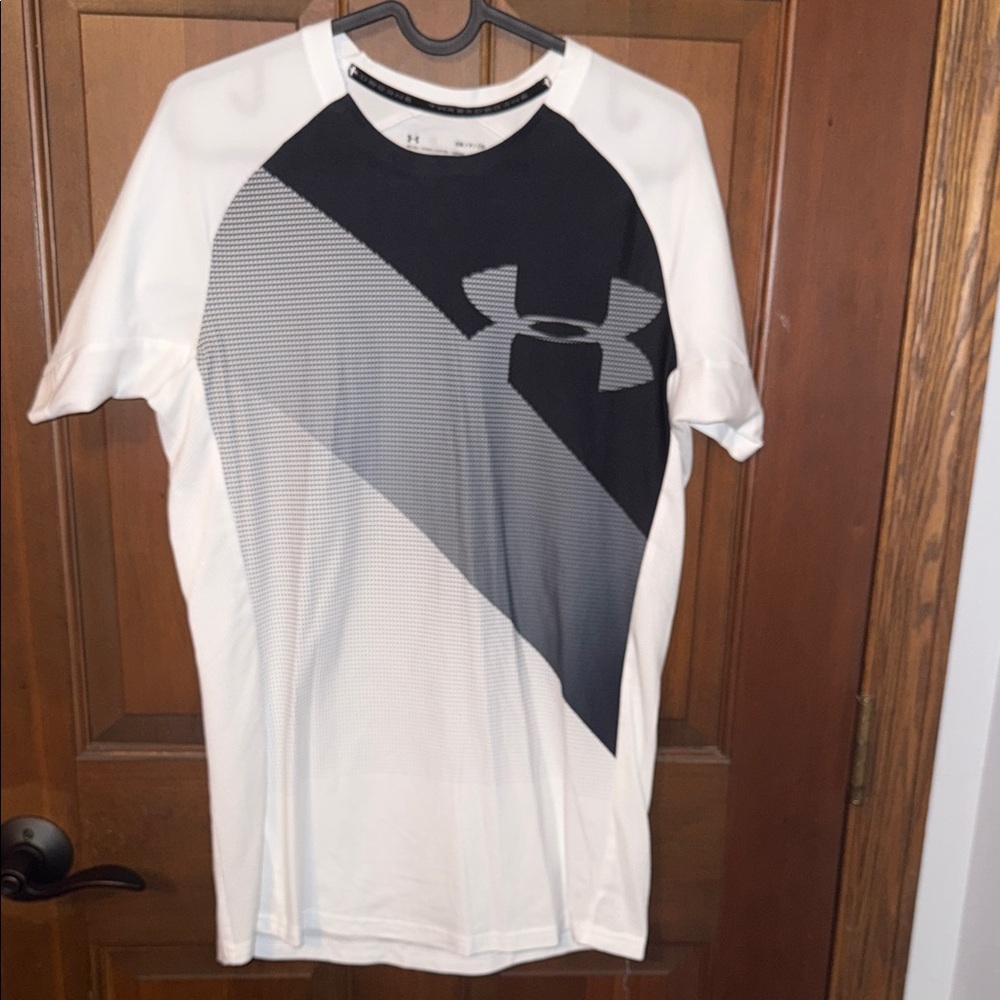 Under Armour Men's Black and White Short Sleeve Tee